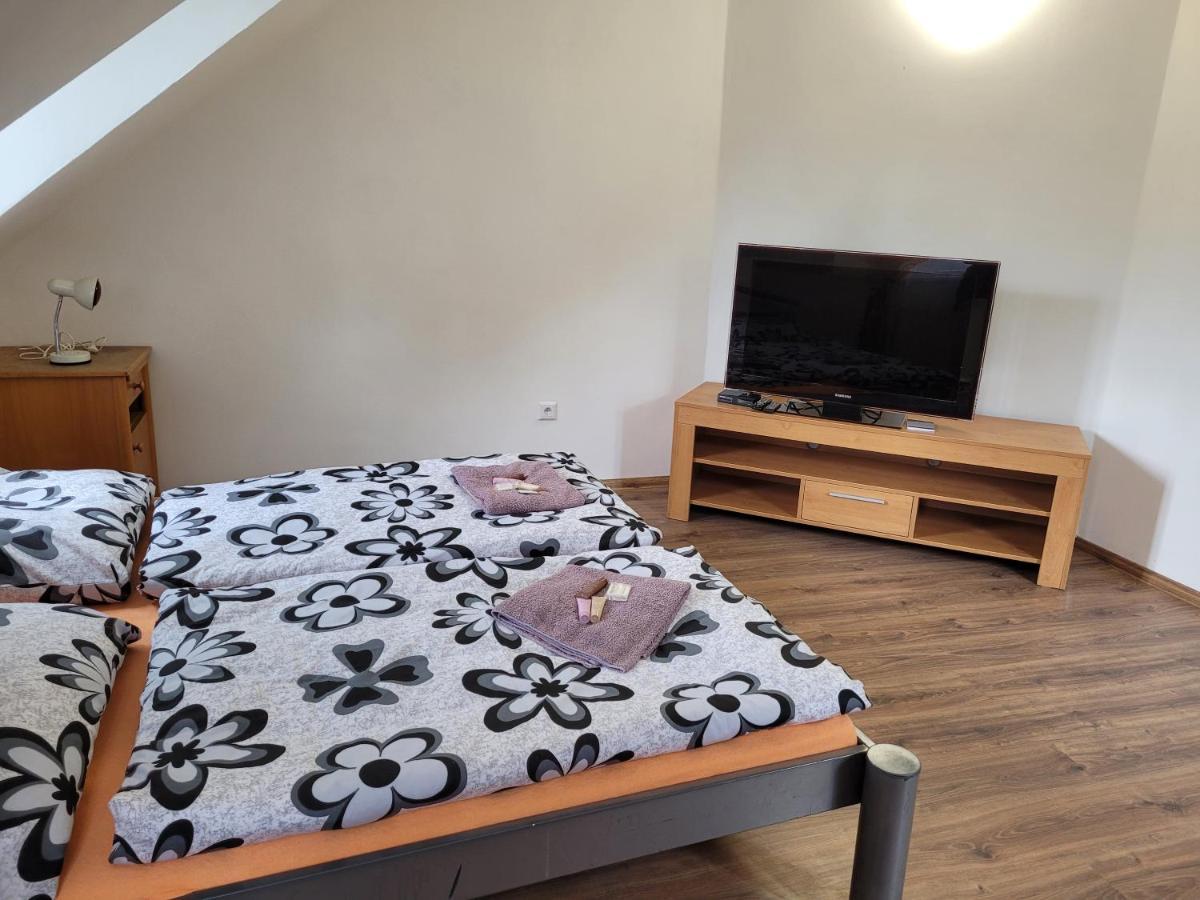 Studentska Apartments 카를로비바리 외부 사진